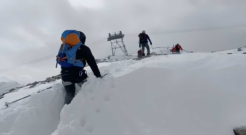 Escursionisti in pericolo sul Gran Sasso: soccorsi bloccati dal maltempo