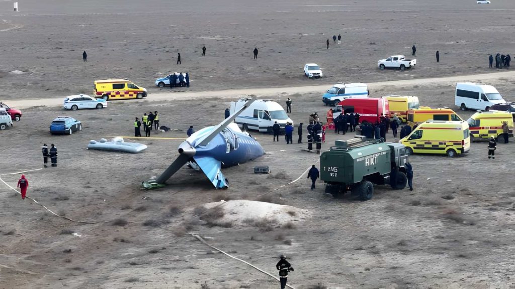 Aereo Embraer 190 Azerbaijan Airlines precipita in Kazakistan: 37 morti e 32 sopravvissuti, tra cui 3 bambini