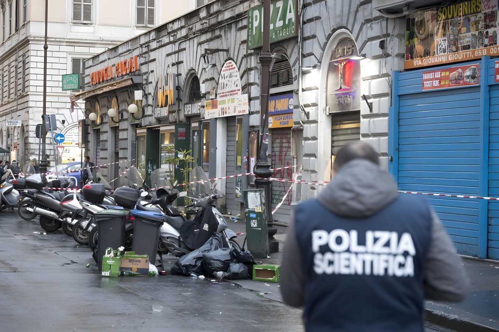 Agguato fallito alla caserma Borgoloreto di Napoli: proiettile nel portone, indagini in corso