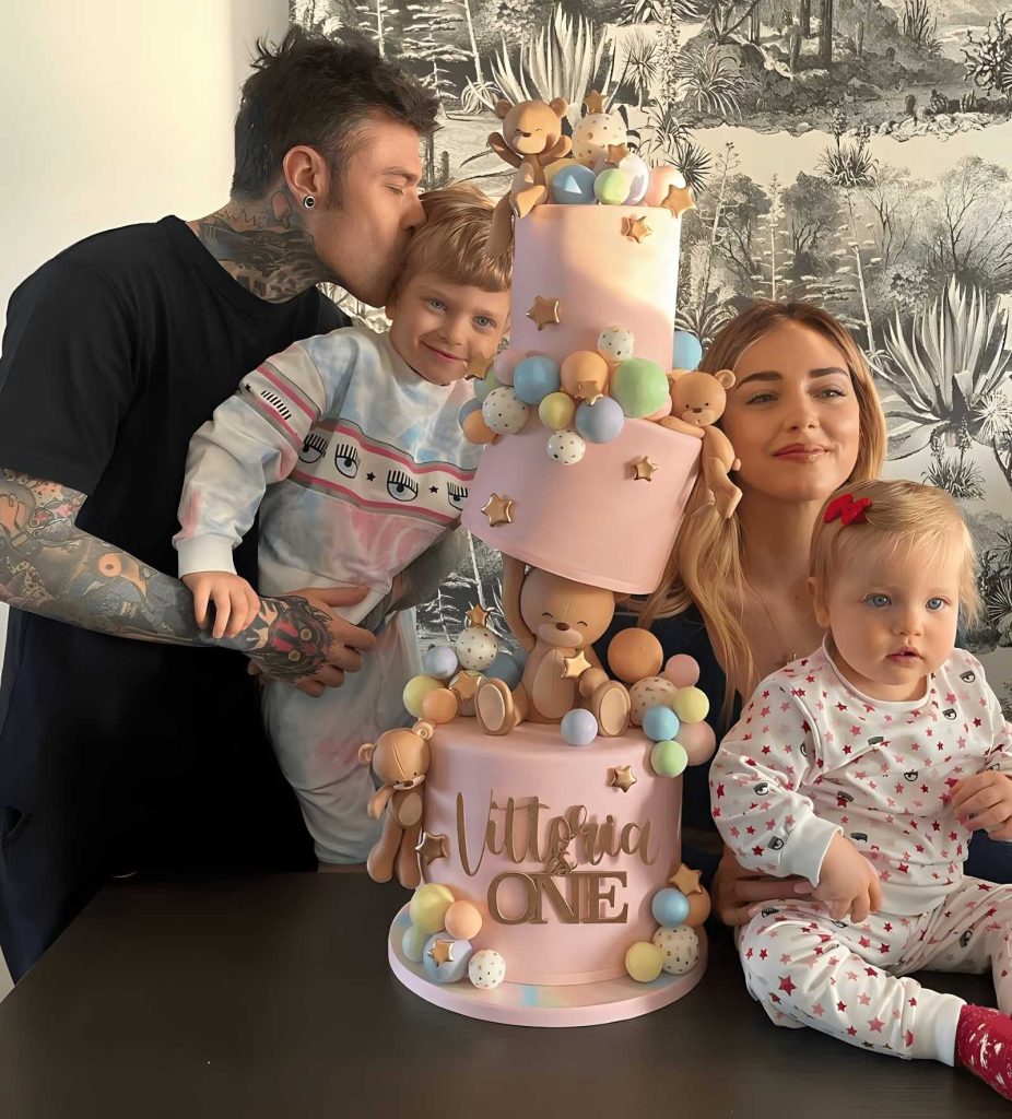 Chiara Ferragni e Fedez: compleanni dei figli celebrati con volti oscurati sui social